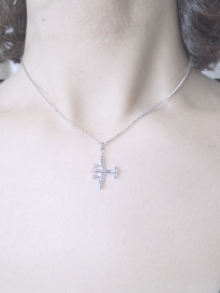 �N���X�i�\���ˁj�@�y���_���g�@�A�N�Z�T���[