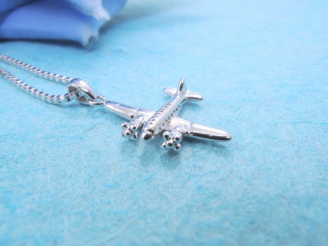 �N���X�i�\���ˁj�@�y���_���g�@�A�N�Z�T���[