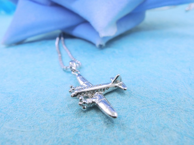 �N���X�i�\���ˁj�@�y���_���g�@�A�N�Z�T���[