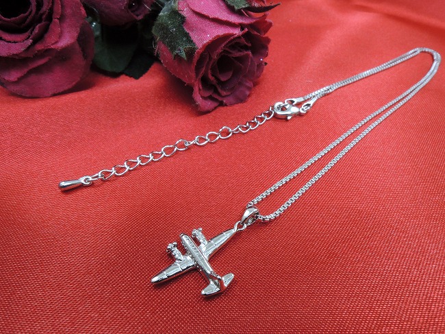 �N���X�i�\���ˁj�@�y���_���g�@�A�N�Z�T���[