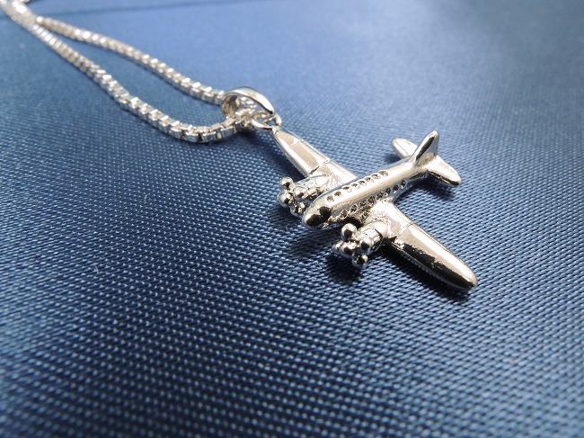 �N���X�i�\���ˁj�@�y���_���g�@�A�N�Z�T���[