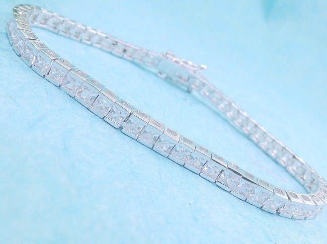 �e�j�X�u���X���b�g�@CZ�A�N�Z�T���[