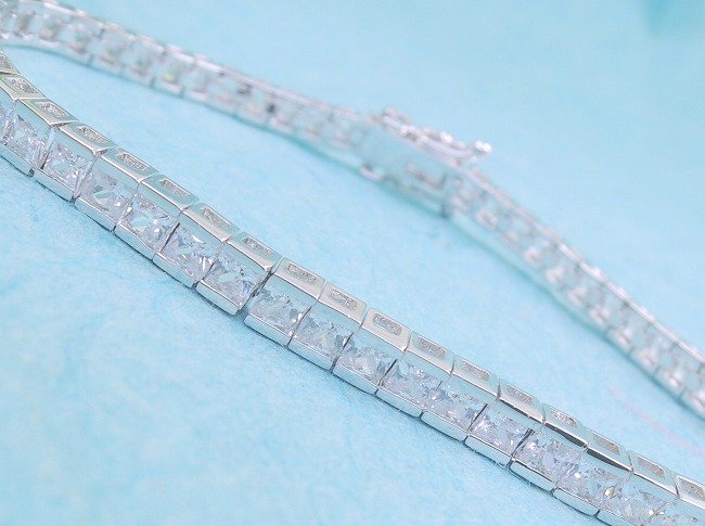 �e�j�X�u���X���b�g�@CZ�A�N�Z�T���[