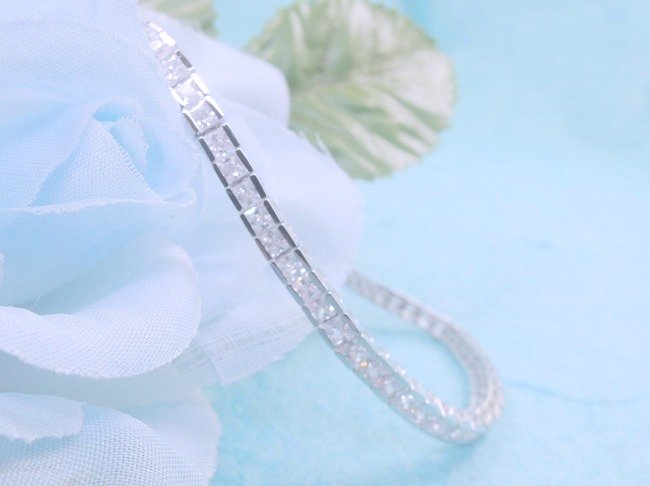 �e�j�X�u���X���b�g�@CZ�A�N�Z�T���[