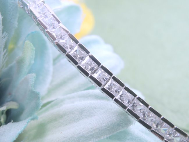 �e�j�X�u���X���b�g�@CZ�A�N�Z�T���[