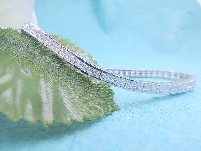 �e�j�X�u���X���b�g�@CZ�A�N�Z�T���[