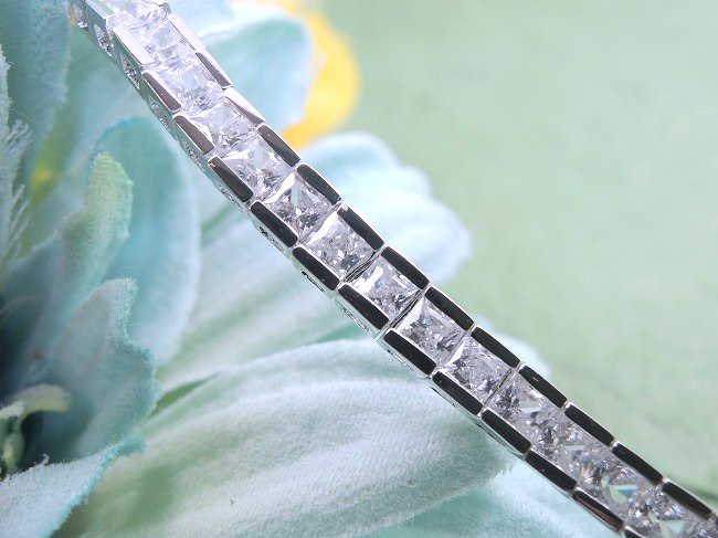 �e�j�X�u���X���b�g�@CZ�A�N�Z�T���[