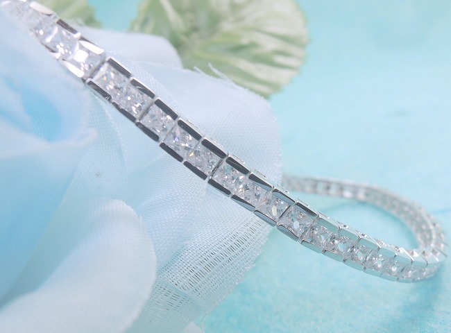 �e�j�X�u���X���b�g�@CZ�A�N�Z�T���[