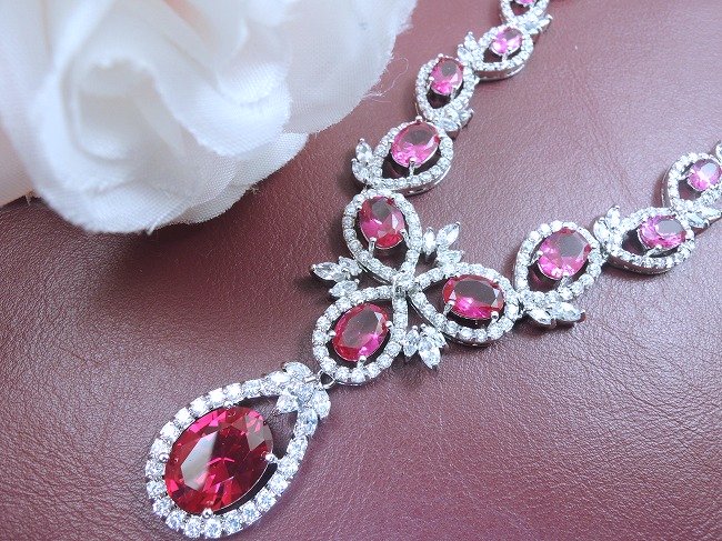 �L���[�r�b�N�W���R�j�A�̃l�b�N���X