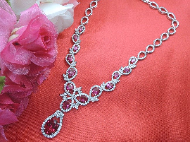 �L���[�r�b�N�W���R�j�A�̃l�b�N���X