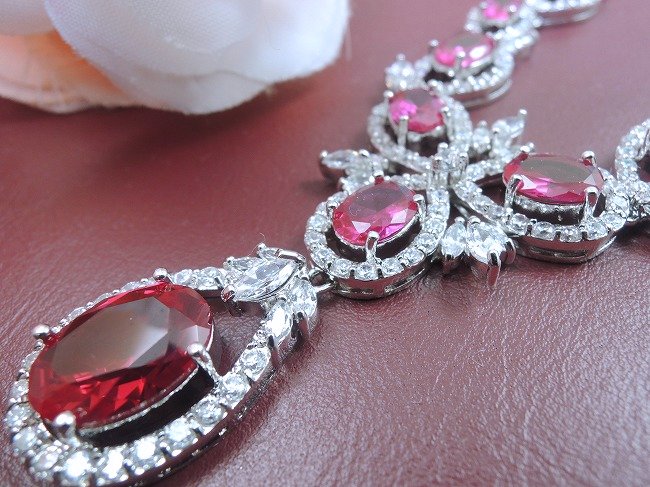 �L���[�r�b�N�W���R�j�A�̃l�b�N���X