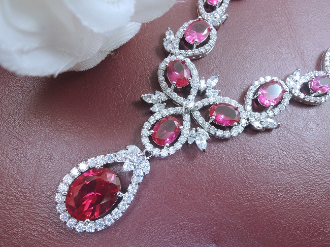 �L���[�r�b�N�W���R�j�A�̃l�b�N���X