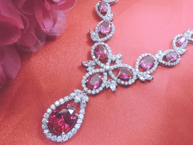 �L���[�r�b�N�W���R�j�A�̃l�b�N���X