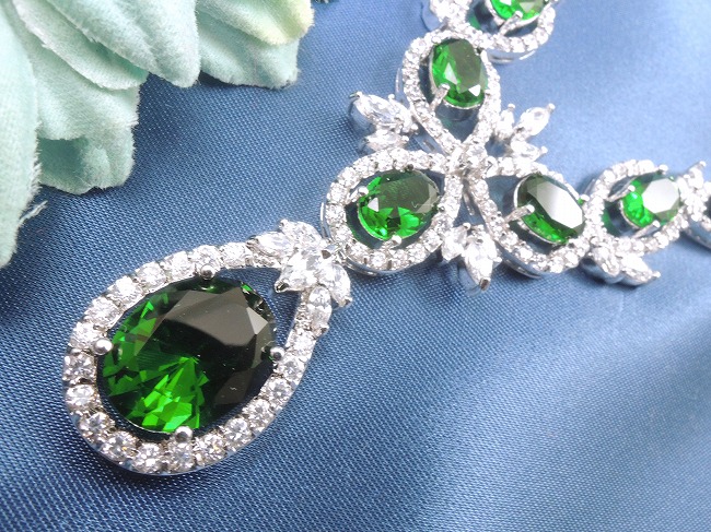 �L���[�r�b�N�W���R�j�A�̃l�b�N���X