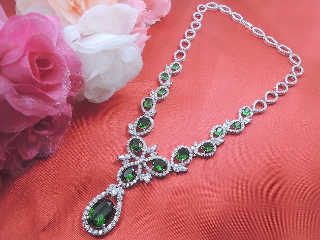 �L���[�r�b�N�W���R�j�A�̃l�b�N���X