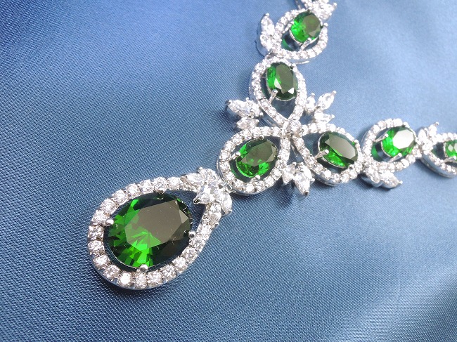 �L���[�r�b�N�W���R�j�A�̃l�b�N���X