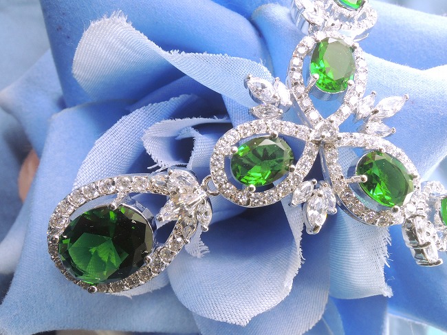 �L���[�r�b�N�W���R�j�A�̃l�b�N���X