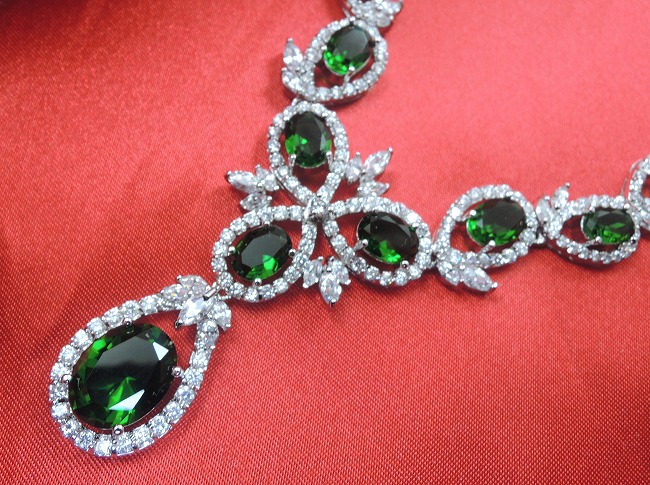 �L���[�r�b�N�W���R�j�A�̃l�b�N���X