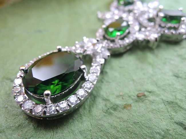 �L���[�r�b�N�W���R�j�A�̃l�b�N���X