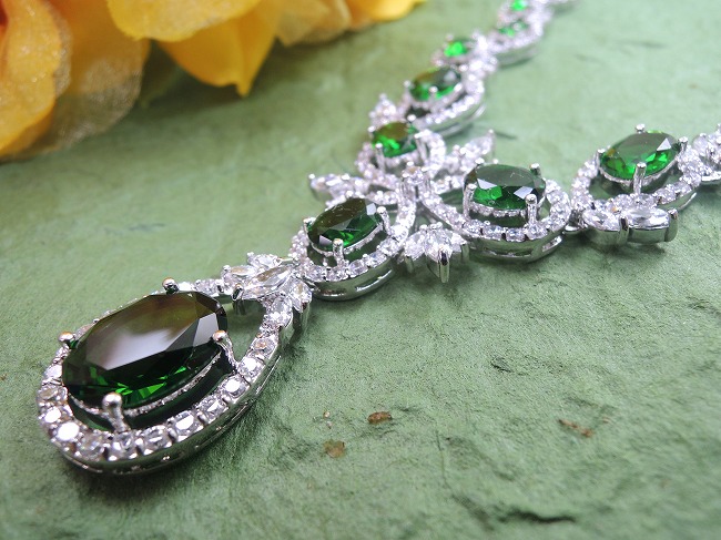 �L���[�r�b�N�W���R�j�A�̃l�b�N���X