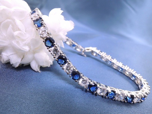 �L���[�r�b�N�W���R�j�A�ƃT�t�@�C���̃e�j�X�u���X���b�g�@CZ�A�N�Z�T���[