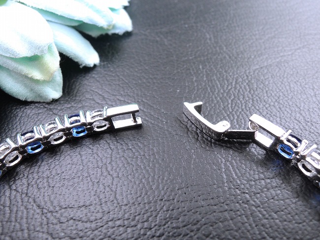 �L���[�r�b�N�W���R�j�A�ƃT�t�@�C���̃e�j�X�u���X���b�g�@CZ�A�N�Z�T���[