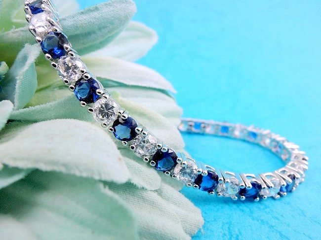 �L���[�r�b�N�W���R�j�A�ƃT�t�@�C���̃e�j�X�u���X���b�g�@CZ�A�N�Z�T���[