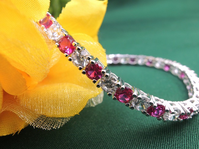 キュービックジルコニアとルビーのテニスブレスレット