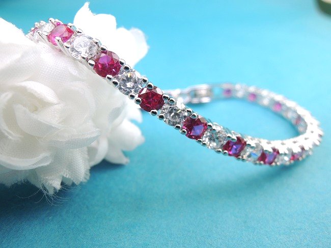 キュービックジルコニアとルビーのテニスブレスレット