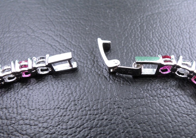 キュービックジルコニアとルビーのテニスブレスレット