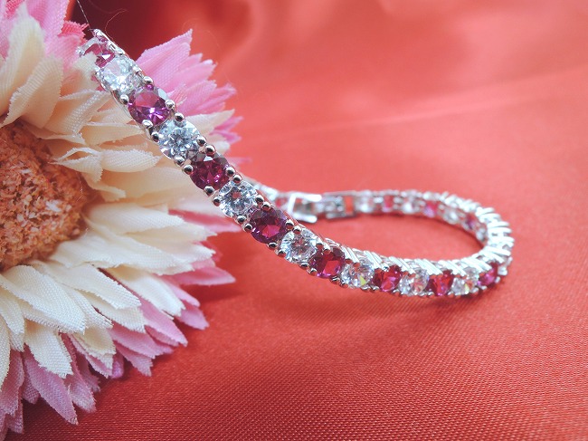 キュービックジルコニアとルビーのテニスブレスレット