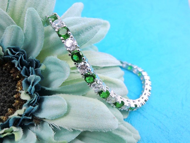 �L���[�r�b�N�W���R�j�A�ƃT�t�@�C���̃e�j�X�u���X���b�g�@CZ�A�N�Z�T���[