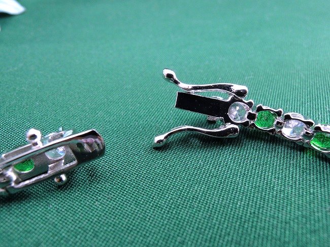 �L���[�r�b�N�W���R�j�A�ƃT�t�@�C���̃e�j�X�u���X���b�g�@CZ�A�N�Z�T���[