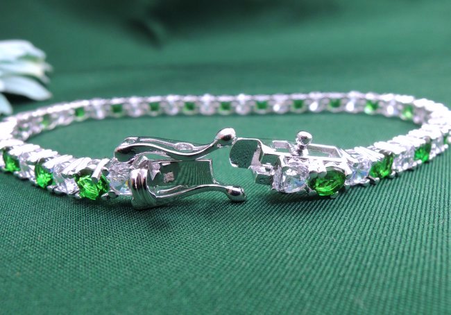 �L���[�r�b�N�W���R�j�A�ƃT�t�@�C���̃e�j�X�u���X���b�g�@CZ�A�N�Z�T���[