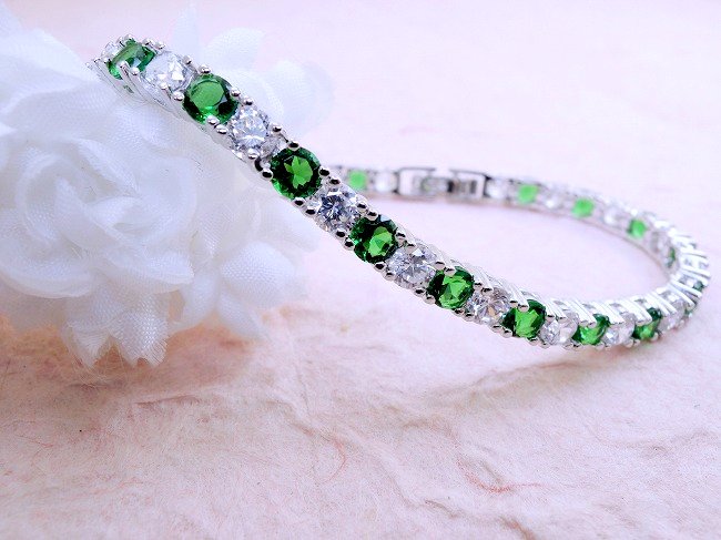 �L���[�r�b�N�W���R�j�A�ƃT�t�@�C���̃e�j�X�u���X���b�g�@CZ�A�N�Z�T���[