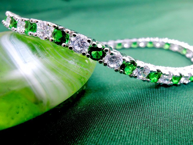 �L���[�r�b�N�W���R�j�A�ƃT�t�@�C���̃e�j�X�u���X���b�g�@CZ�A�N�Z�T���[