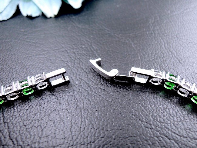 �L���[�r�b�N�W���R�j�A�ƃT�t�@�C���̃e�j�X�u���X���b�g�@CZ�A�N�Z�T���[