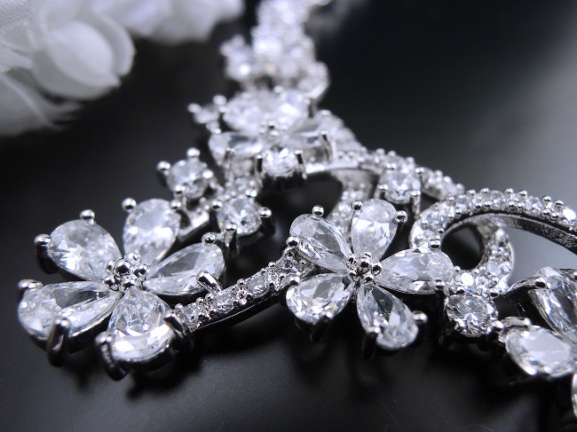 �L���[�r�b�N�W���R�j�A�̃l�b�N���X�@CZ�A�N�Z�T���[