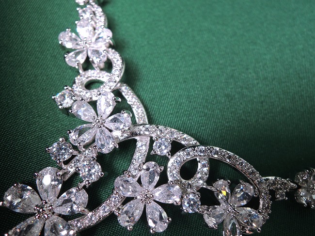 �L���[�r�b�N�W���R�j�A�̃l�b�N���X�@CZ�A�N�Z�T���[