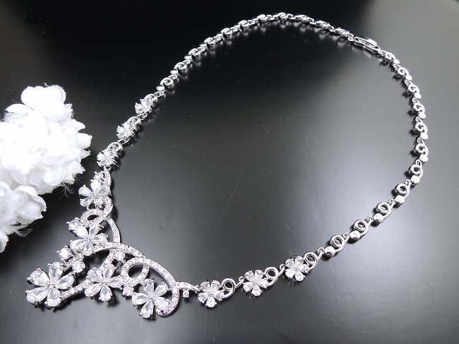 �L���[�r�b�N�W���R�j�A�̃l�b�N���X�@CZ�A�N�Z�T���[