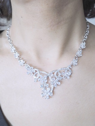 �L���[�r�b�N�W���R�j�A�̃l�b�N���X�@CZ�A�N�Z�T���[