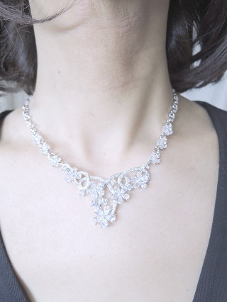 �L���[�r�b�N�W���R�j�A�̃l�b�N���X�@CZ�A�N�Z�T���[