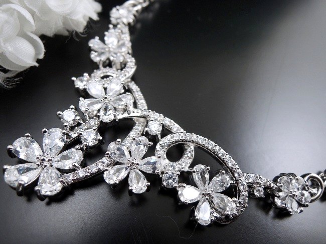 �L���[�r�b�N�W���R�j�A�̃l�b�N���X�@CZ�A�N�Z�T���[