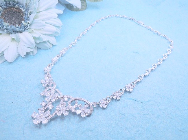 �L���[�r�b�N�W���R�j�A�̃l�b�N���X�@CZ�A�N�Z�T���[