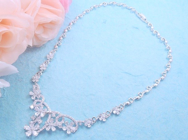 �L���[�r�b�N�W���R�j�A�̃l�b�N���X�@CZ�A�N�Z�T���[