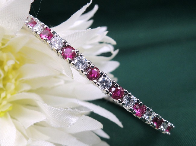 �L���[�r�b�N�W���R�j�A�ƃ��r�[�̃e�j�X�u���X���b�g