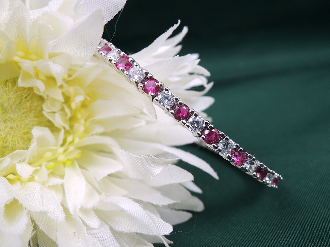 �L���[�r�b�N�W���R�j�A�ƃ��r�[�̃e�j�X�u���X���b�g