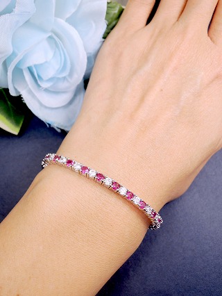 �L���[�r�b�N�W���R�j�A�ƃ��r�[�̃e�j�X�u���X���b�g