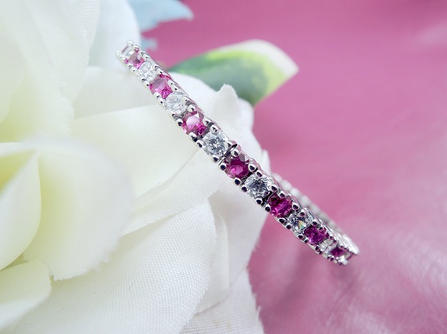 �L���[�r�b�N�W���R�j�A�ƃ��r�[�̃e�j�X�u���X���b�g