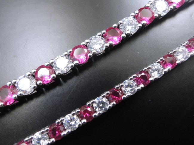 �L���[�r�b�N�W���R�j�A�ƃ��r�[�̃e�j�X�u���X���b�g